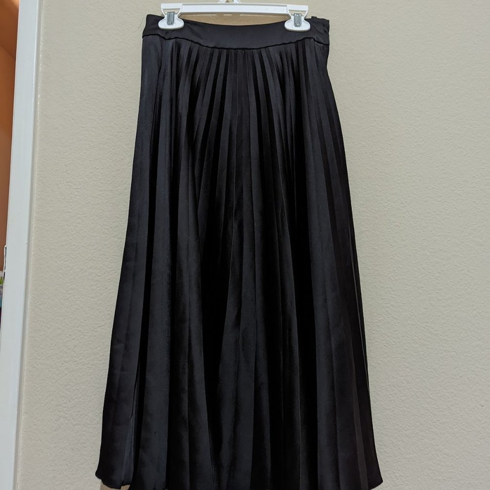 H&M Midi Length Pleated Black Skirt